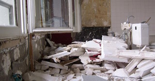 Демонтаж хрущевки в Кирово-чепецке - удаление старых полов и стен по выгодной цене от 1744 рублей.